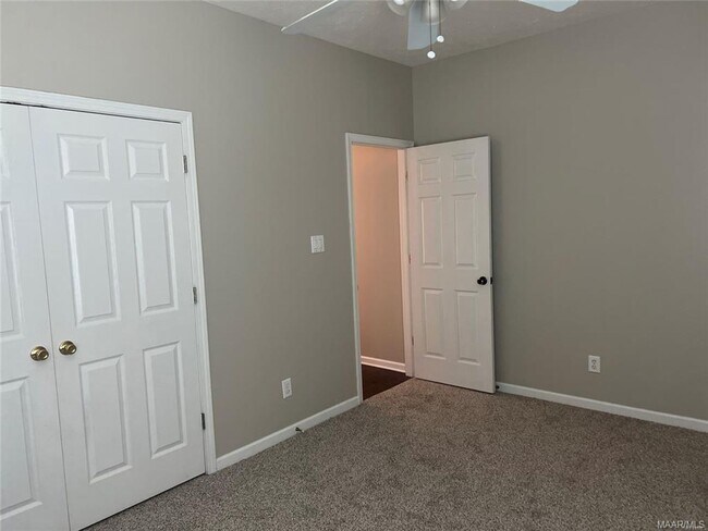 Building Photo - 154 E Poplar St