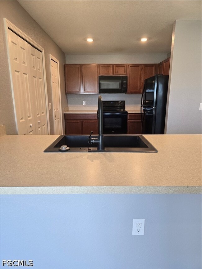 Building Photo - 2122 NE 13th Pl