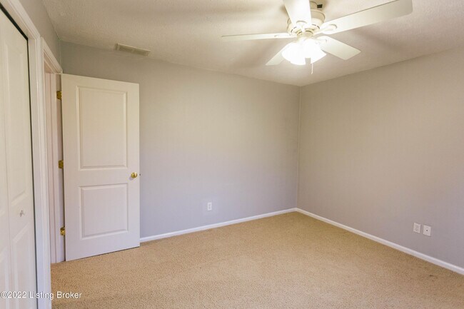 Building Photo - 2417 Ashwood Dr