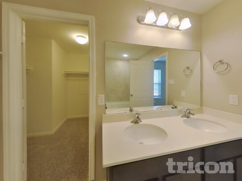 Building Photo - 20923 Cullen Ranch Rd