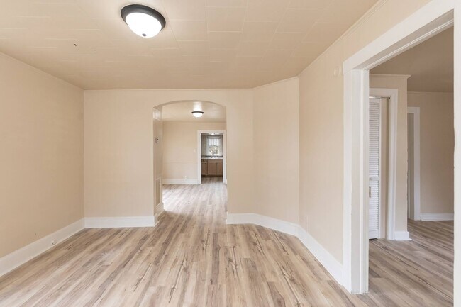 Building Photo - Two Bedroom Home!