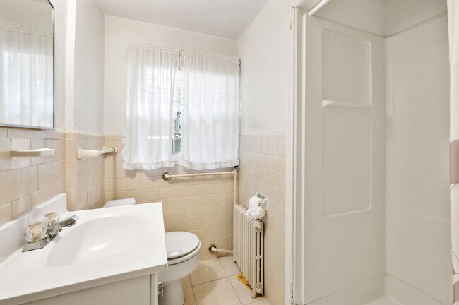 Building Photo - 5325 Chevy Chase Pky NW