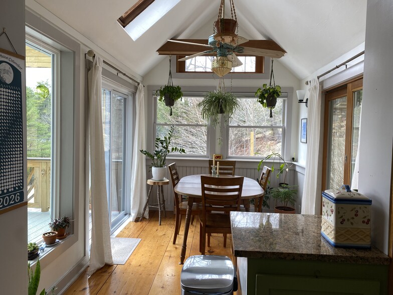 Building Photo - 326 Reservoir Dr