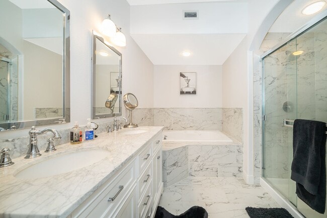 Building Photo - Baldwin Park Townhouse
