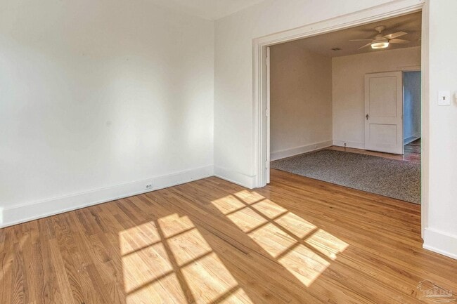 Building Photo - 1515 E Lakeview Ave