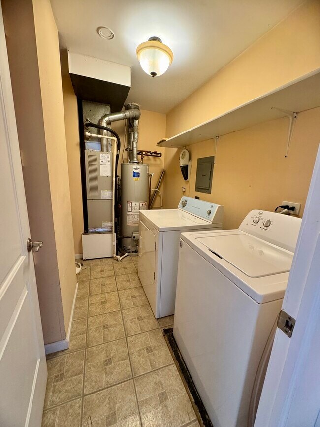 Building Photo - 300 Pembridge Ln