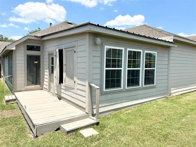 Building Photo - 5526 Stoneridge Ct