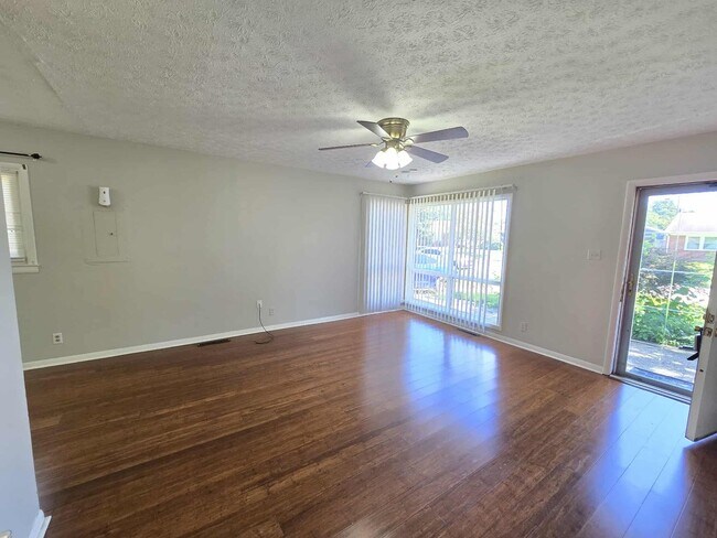 Building Photo - 3318 Moulton Ln