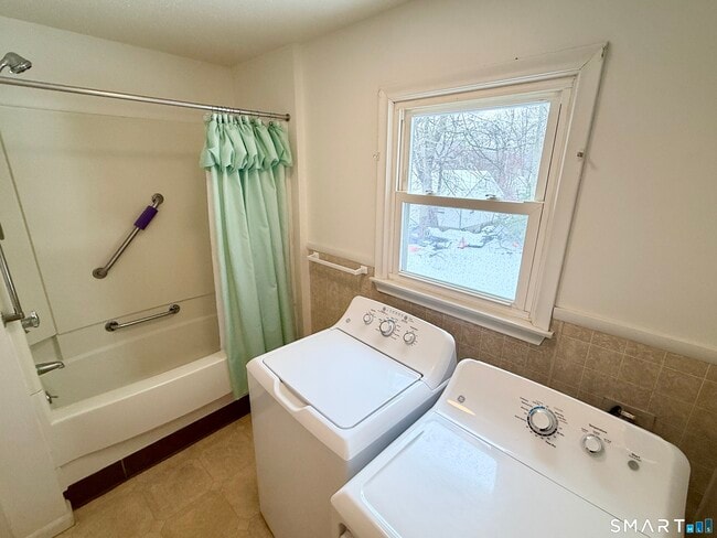 Building Photo - 225 Beechwood Ave