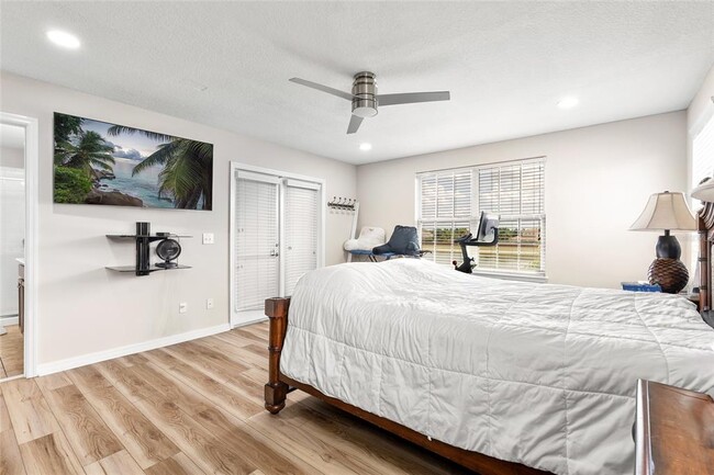 Building Photo - 6102 Roseate Spoonbill Dr