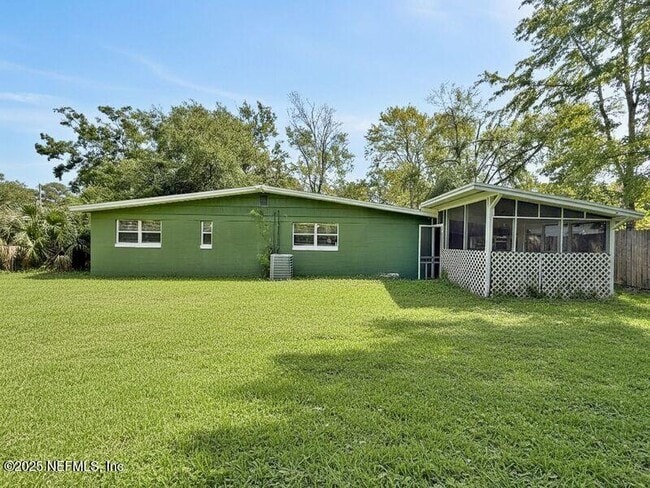 Building Photo - 2026 Burpee Dr