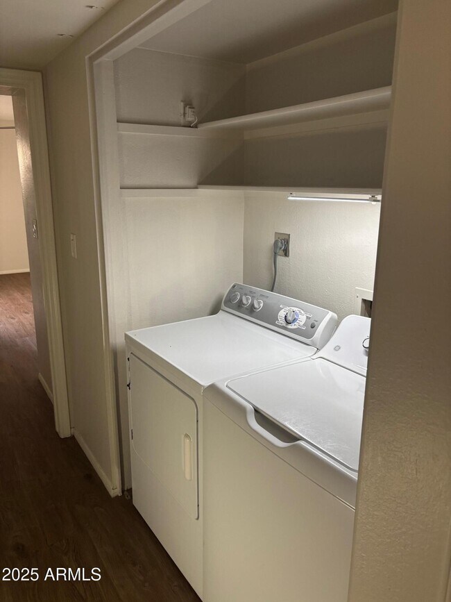 Building Photo - 3056 E Cannon Dr