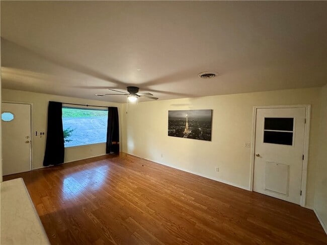 Building Photo - 19 Gore Ln