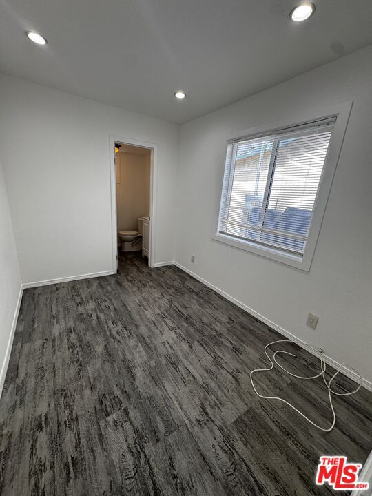 Building Photo - 1513 W 58th Pl