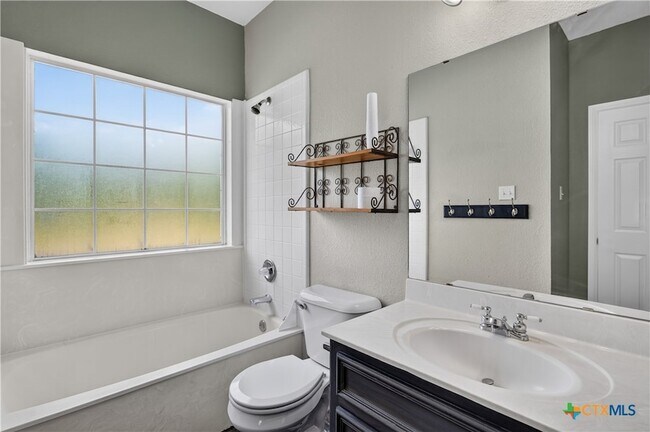 Building Photo - 1810 Mesa Oaks Cir