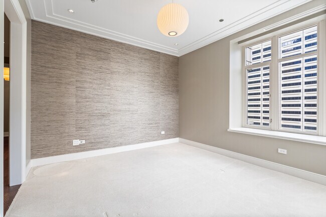 Building Photo - 118 E Erie St