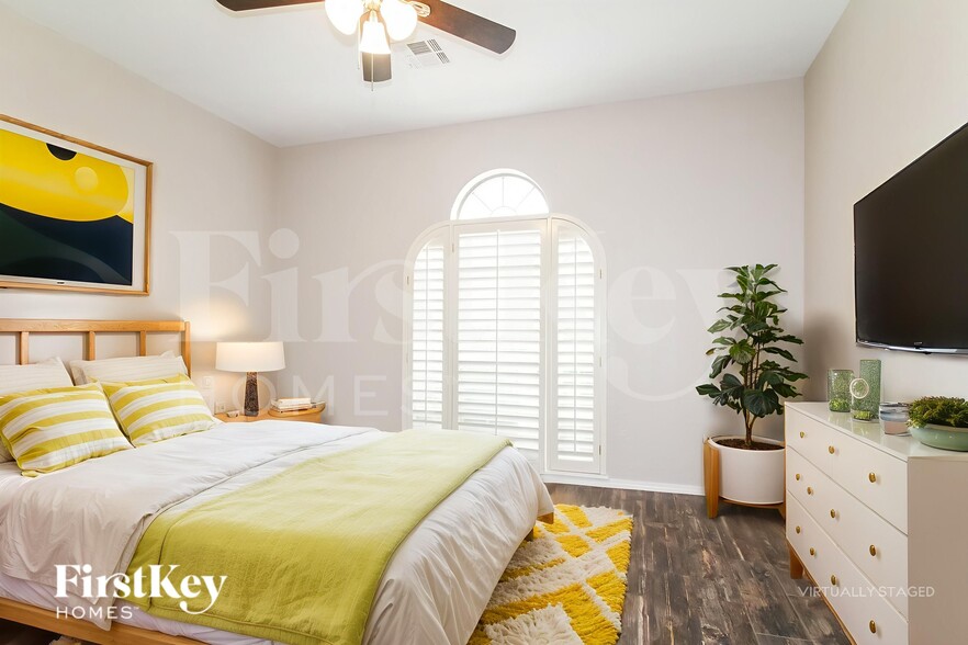 Building Photo - 1819 Chelsea Dr