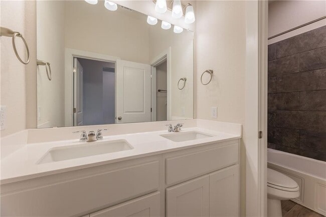 Building Photo - 178 Brooks Ranchi Dr
