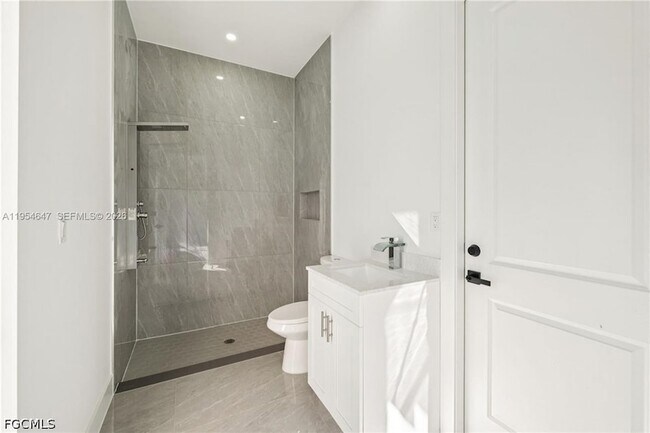 Building Photo - 4402 E 19th St