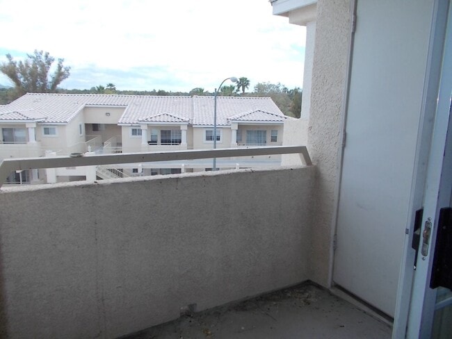 Building Photo - 1825 Cutlass Dr