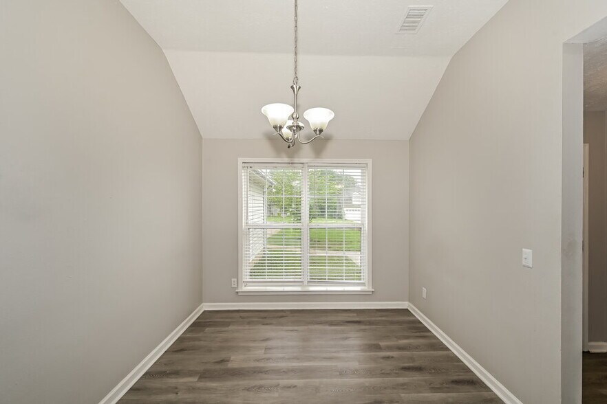 Building Photo - 416 Lake Forest Dr