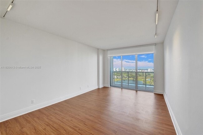 Building Photo - 20281 E Country Club Dr