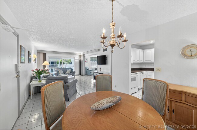 Building Photo - 6417 Bay Club Dr