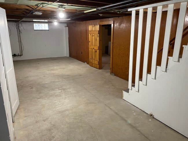 Building Photo - 167 E 34th St