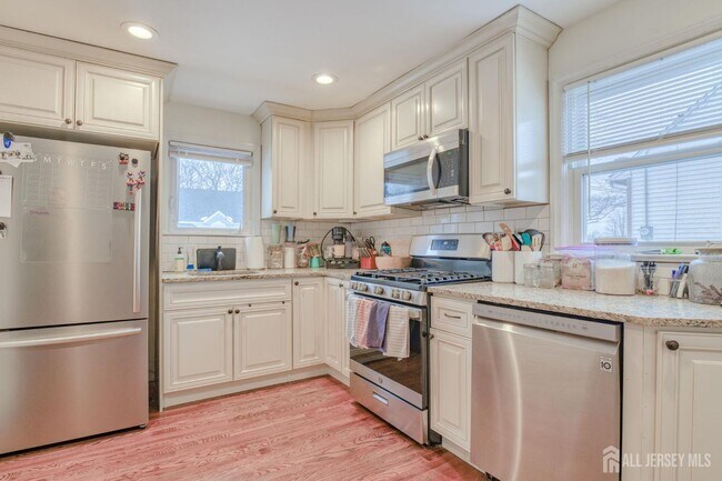 Building Photo - 186 Prigmore St