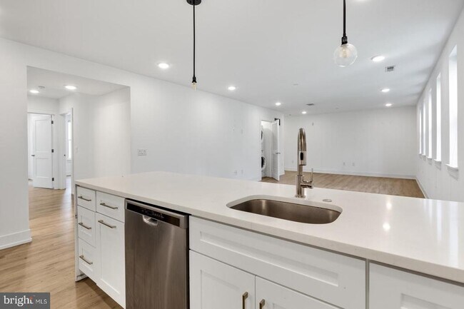 Building Photo - 1335 N Marston St