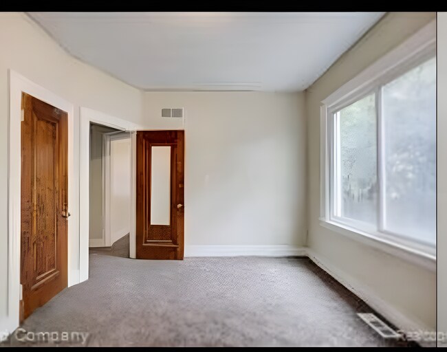 Building Photo - 2671 Glendale Ave