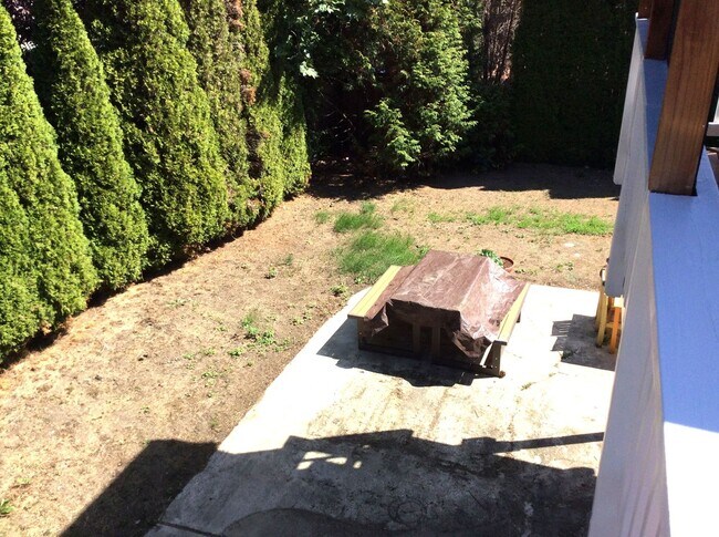 Building Photo - Le and Delisi - Bellevue Duplex