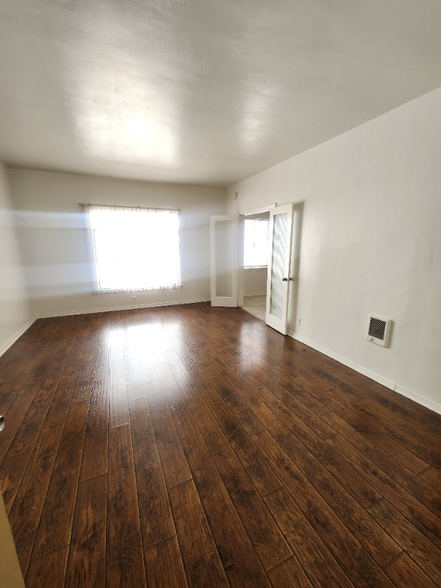 Building Photo - 615 Normandie Ave