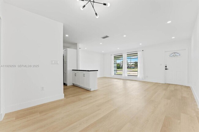 Building Photo - 2610 NW 83rd Ave