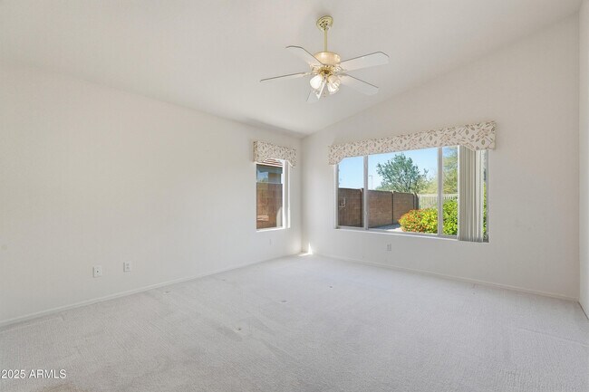 Building Photo - 4626 E Thorn Tree Dr