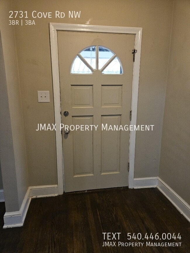 Building Photo - 2731 Cove Rd