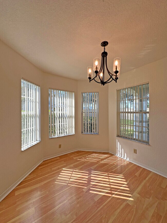 Building Photo - 166 SW Peacock Blvd