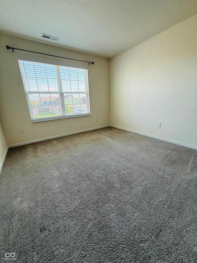 Building Photo - 822 Blue Ash Trail
