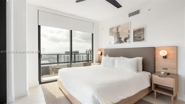 Building Photo - 601 NE 1st Ave