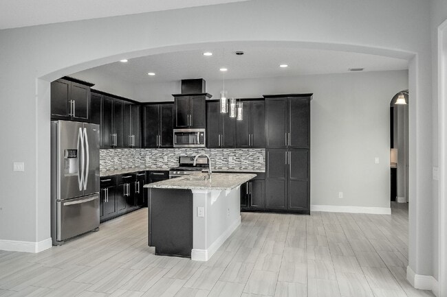 Building Photo - Live in the gorgeous, desirable Arrivas Vi...