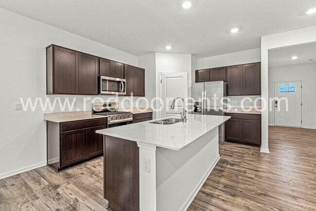 Building Photo - ? Move In Now and Get 6 Months of the Resi...