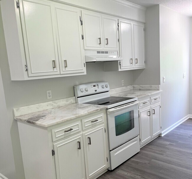 Building Photo - 121 Kenton Dr