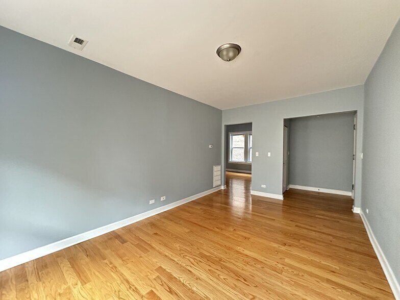 Building Photo - 1640 W Pratt Blvd