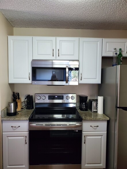 Complete kitchen with new LG stove and microwave - 115 112th Ave NE