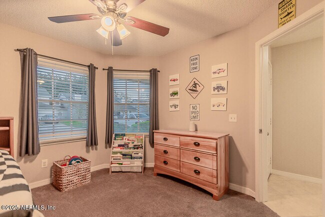 Building Photo - 11060 Wandering Oaks Dr