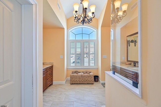 Building Photo - 400 17th St S