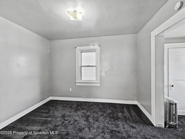 Building Photo - 132 Smith St