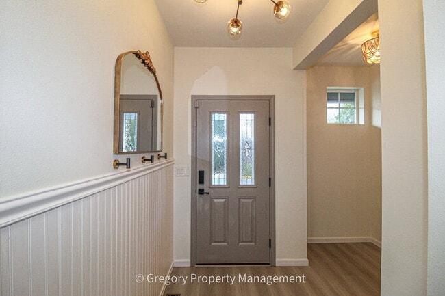 Building Photo - Beautiful and Modern Two-Story Home in Great Millcreek Location! 3 Bedrooms, 2.5 Bathrooms, Spaci...