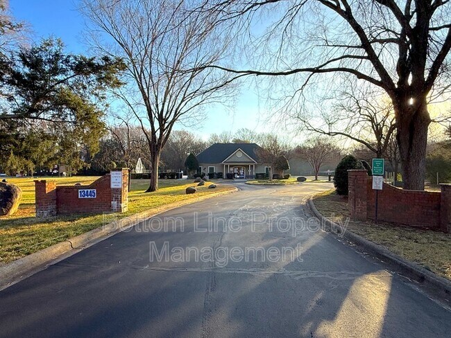 Building Photo - 13446 Cassington Ct