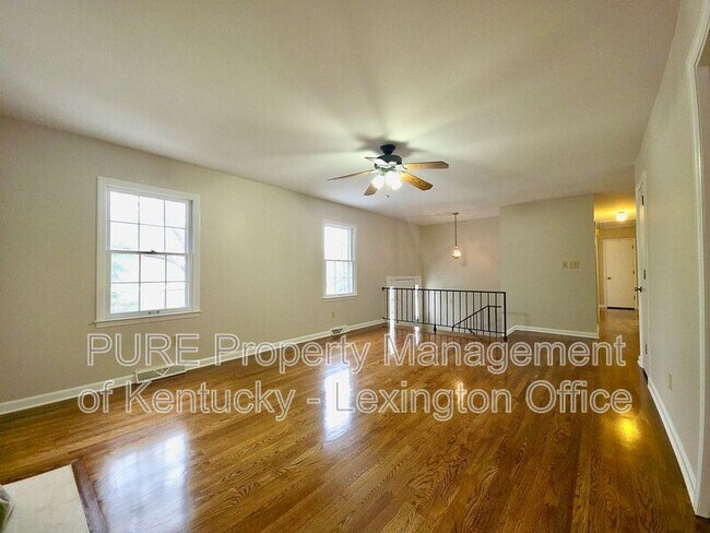 Building Photo - 3462 Lansdowne Dr